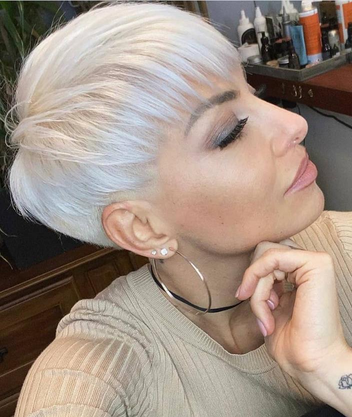 Ultra white short hair for woman