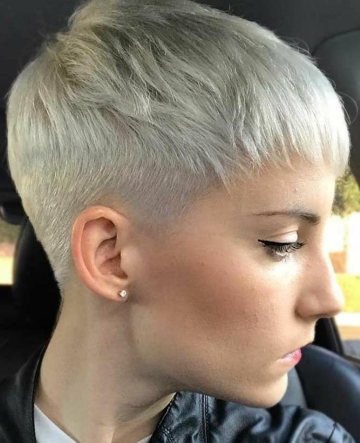 Ultra white short hair for woman