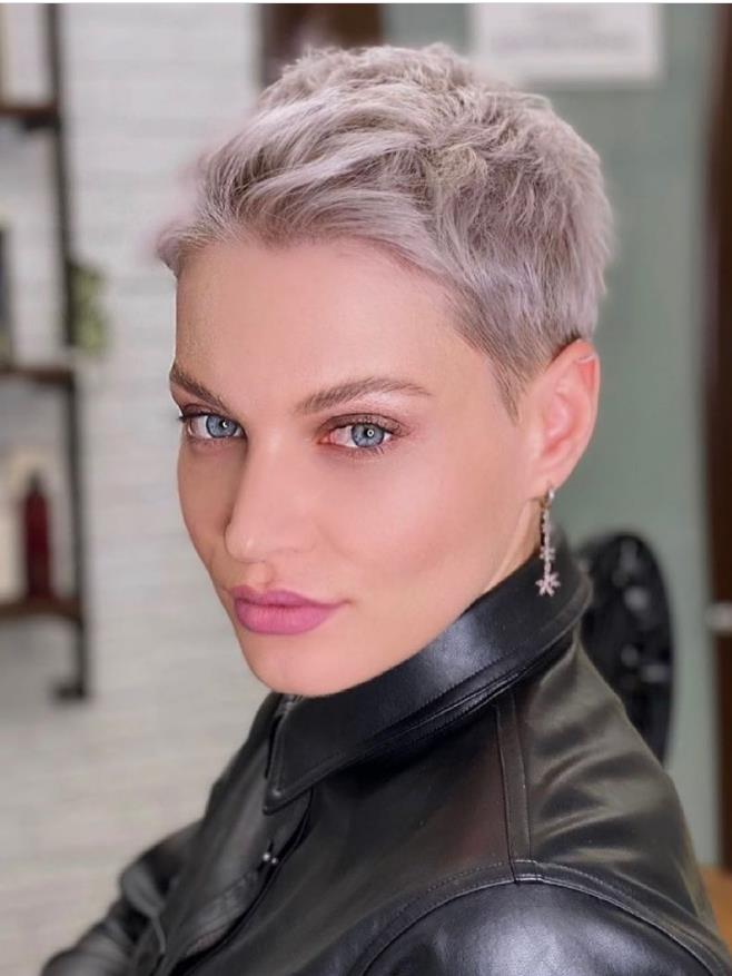 Ultra white short hair for woman