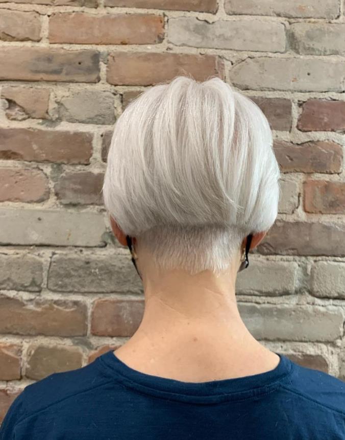 Ultra white short hair for woman