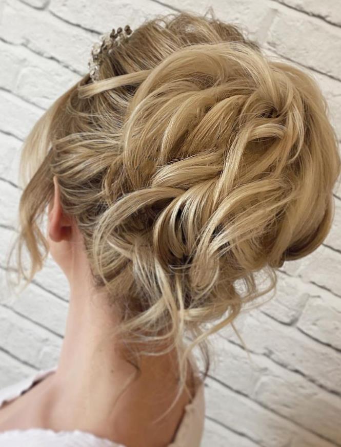 hairstyles for woman attending wending 2021