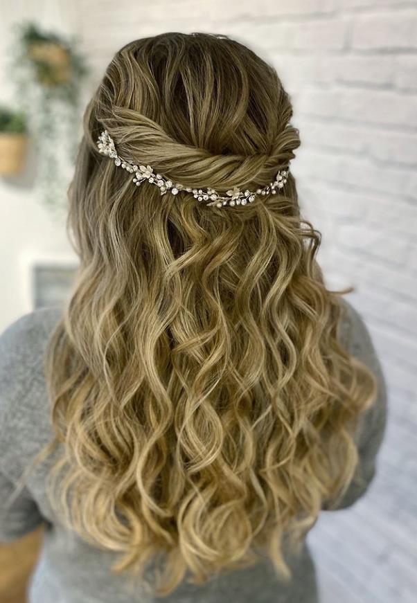 waterfall Bridesmaid hairstyle 2021