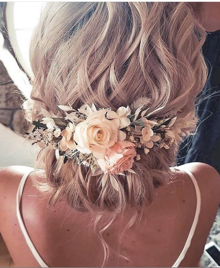 Bud-like Bridesmaid hairstyle for wedding woman