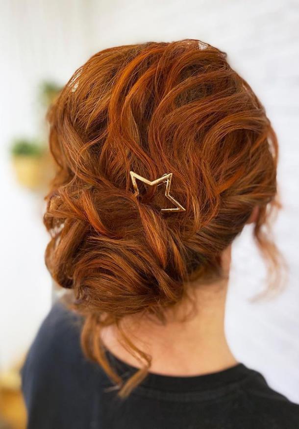 Bud-like Bridesmaid hairstyle for wedding woman