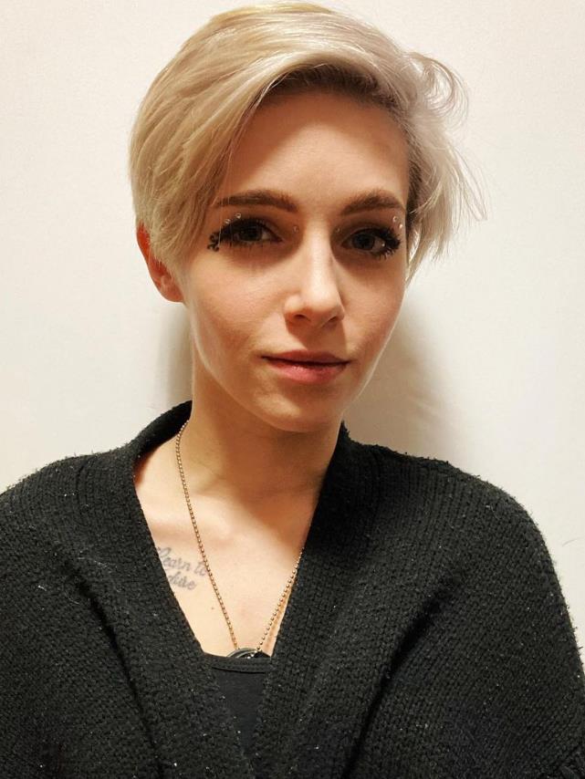 Ultra white short hair for woman