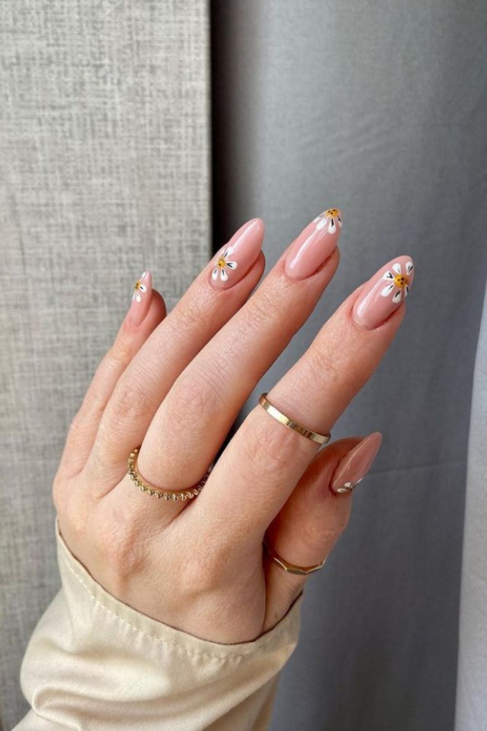  Best Trendy Almond Nails To Try In These Summer!