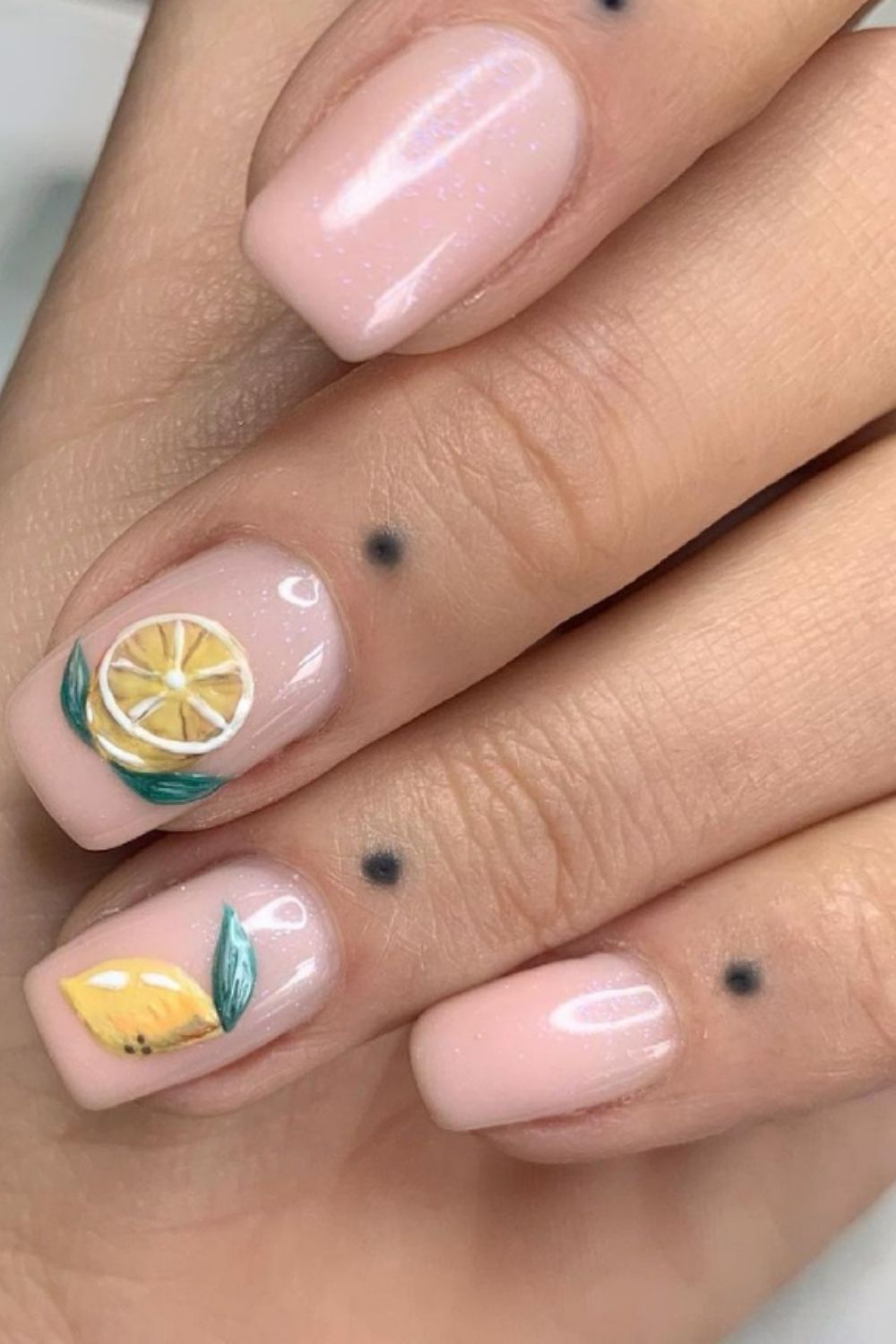 Cute summer nails are trendy in the summer holiday 