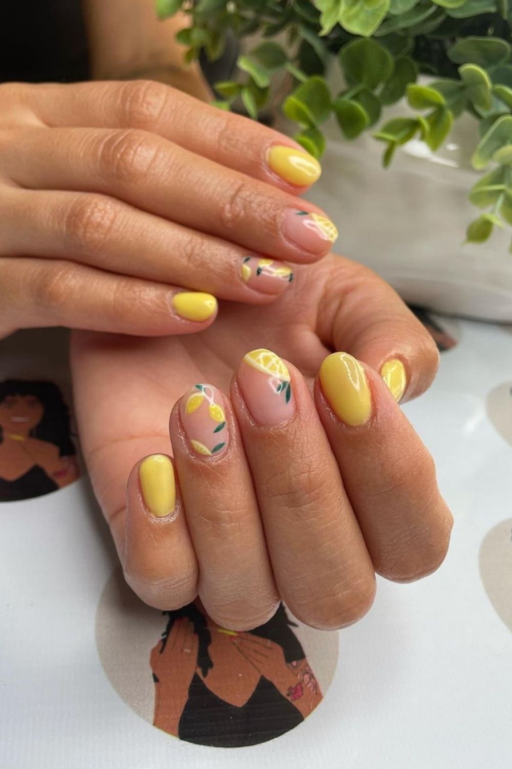 Cute summer nails are trendy in the summer holiday 