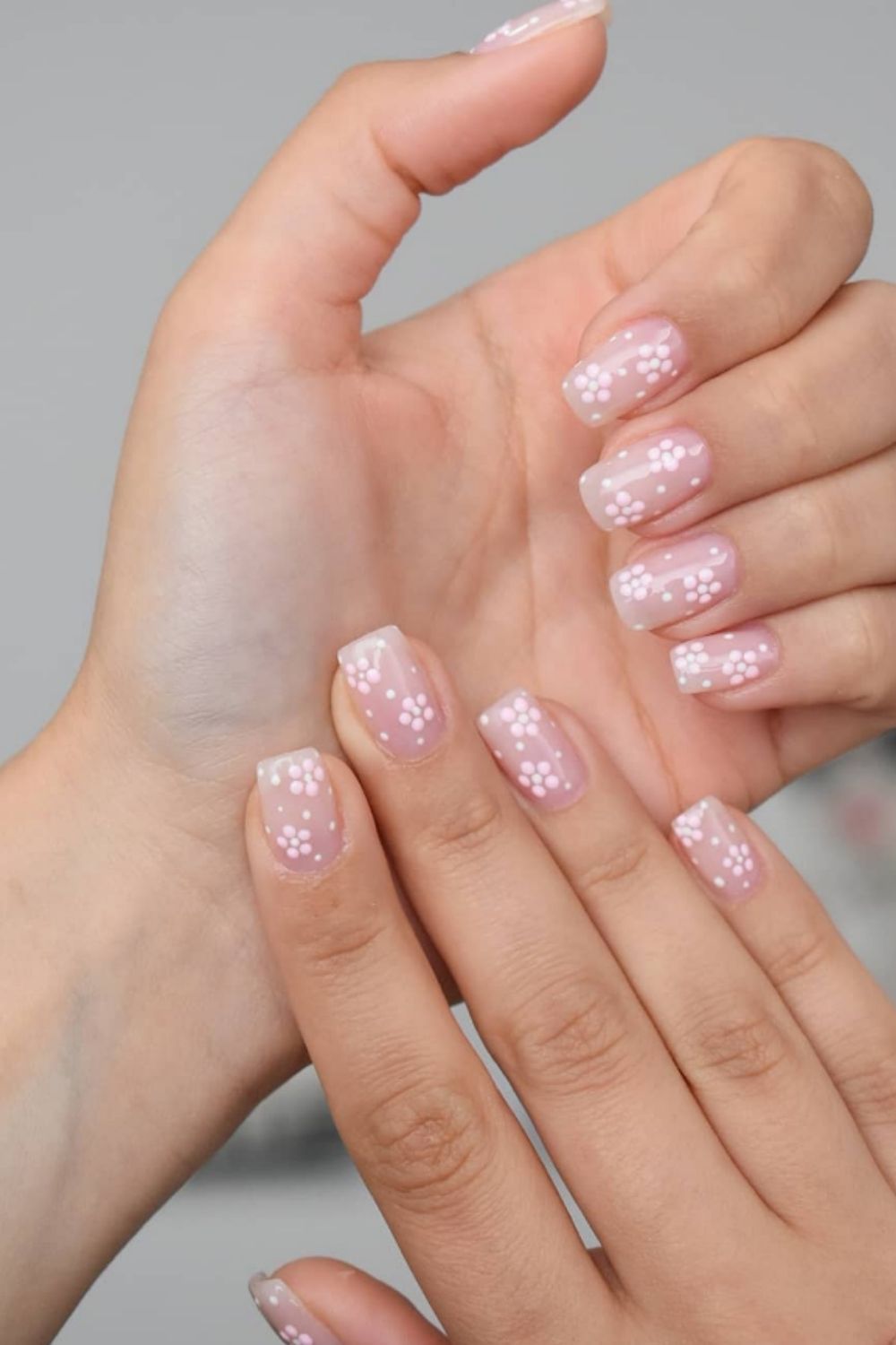 Cute summer nails are trendy in the summer holiday 