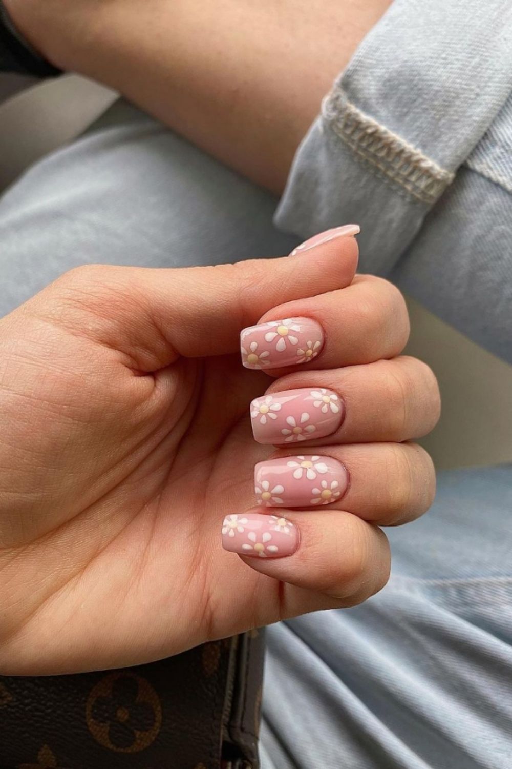 Cute summer nails are trendy in the summer holiday 