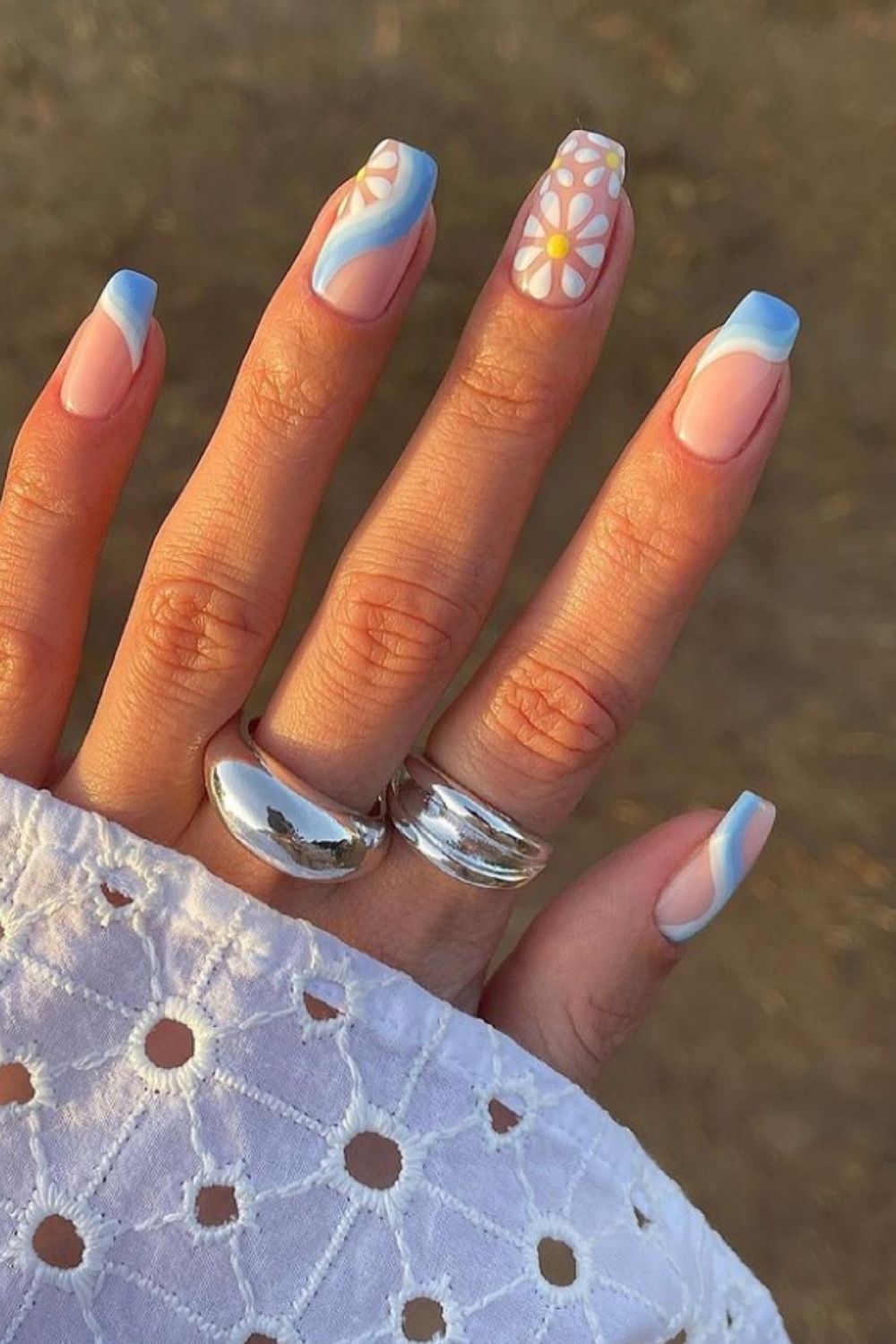 Cute summer nails are trendy in the summer holiday 