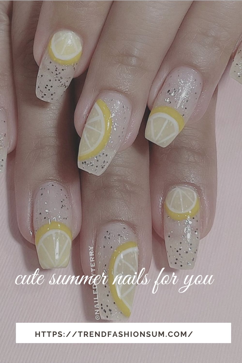 Cute summer nails are trendy in the summer holiday 