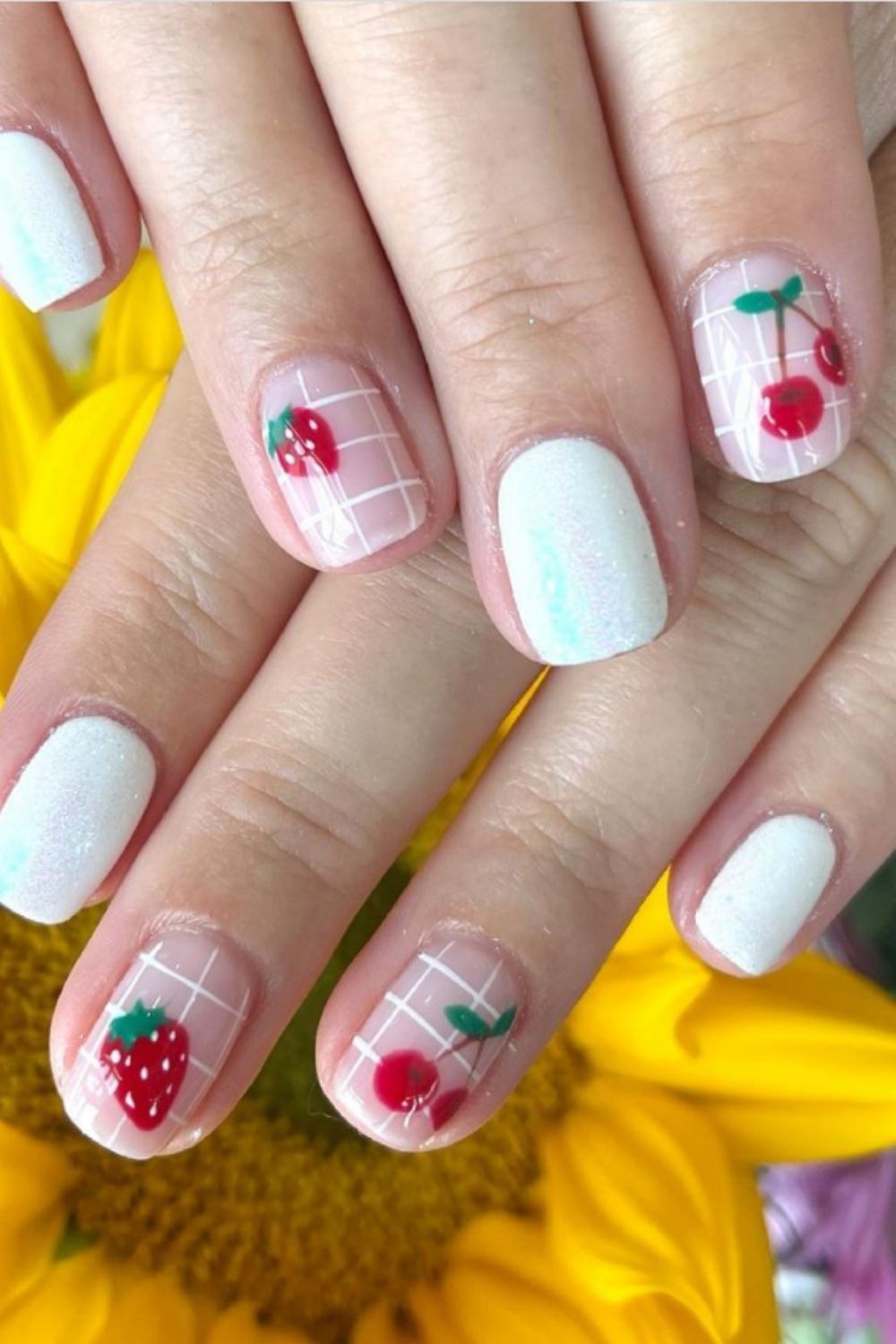 Cute summer nails are trendy in the summer holiday 