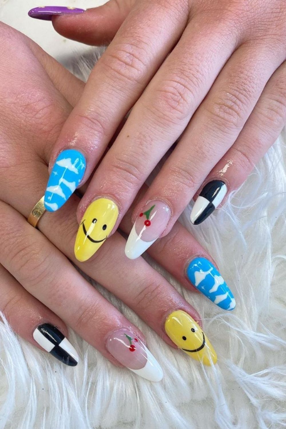 Cute summer nails are trendy in the summer holiday 