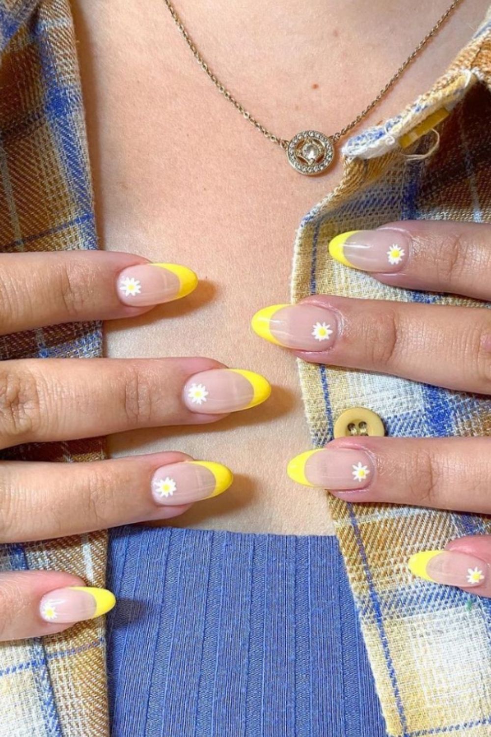 35+ Cute summer nail designs with short almond nails and square nails