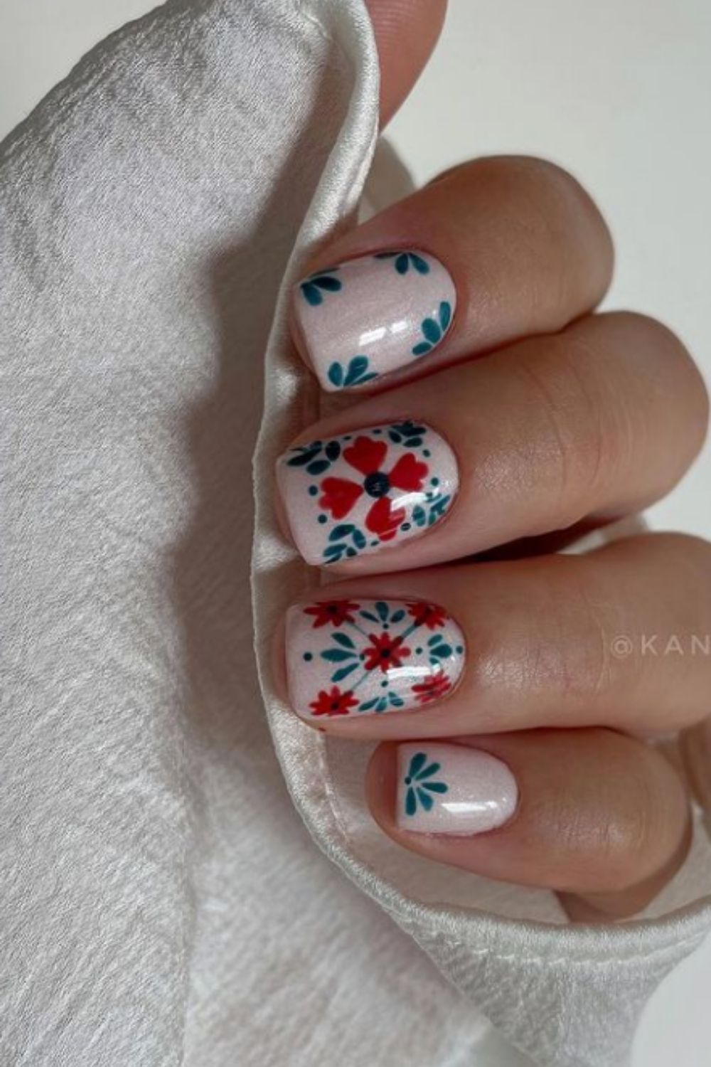 35+ Cute summer nail designs with short almond nails and square nails