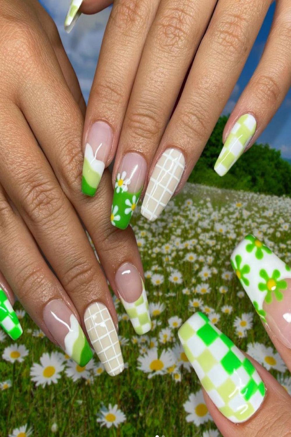 30 Trendy Green Nail Polish Designed for Summer 2021