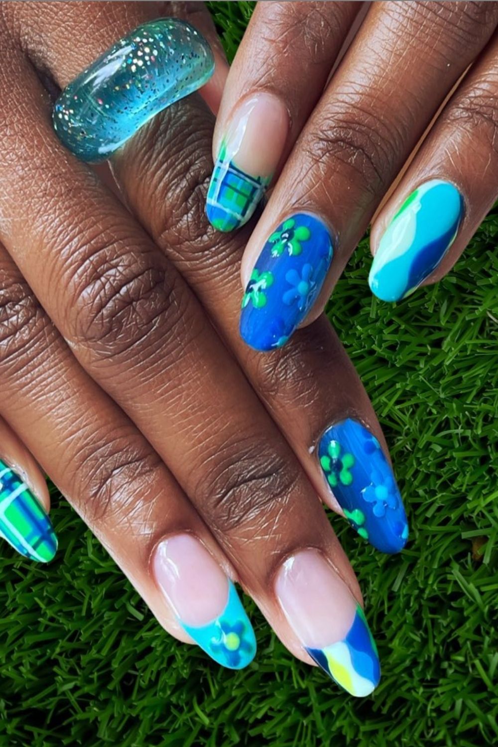 30 Trendy Green Nail Polish Designed for Summer 2021