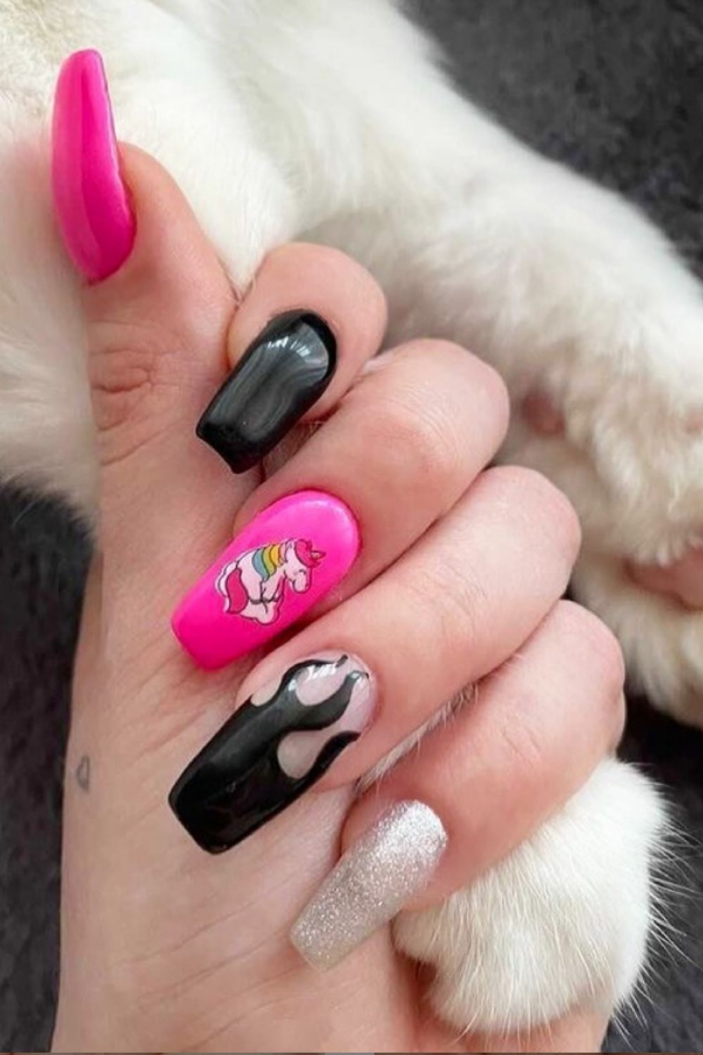 35 Awesome black nails to try in your next nail designs