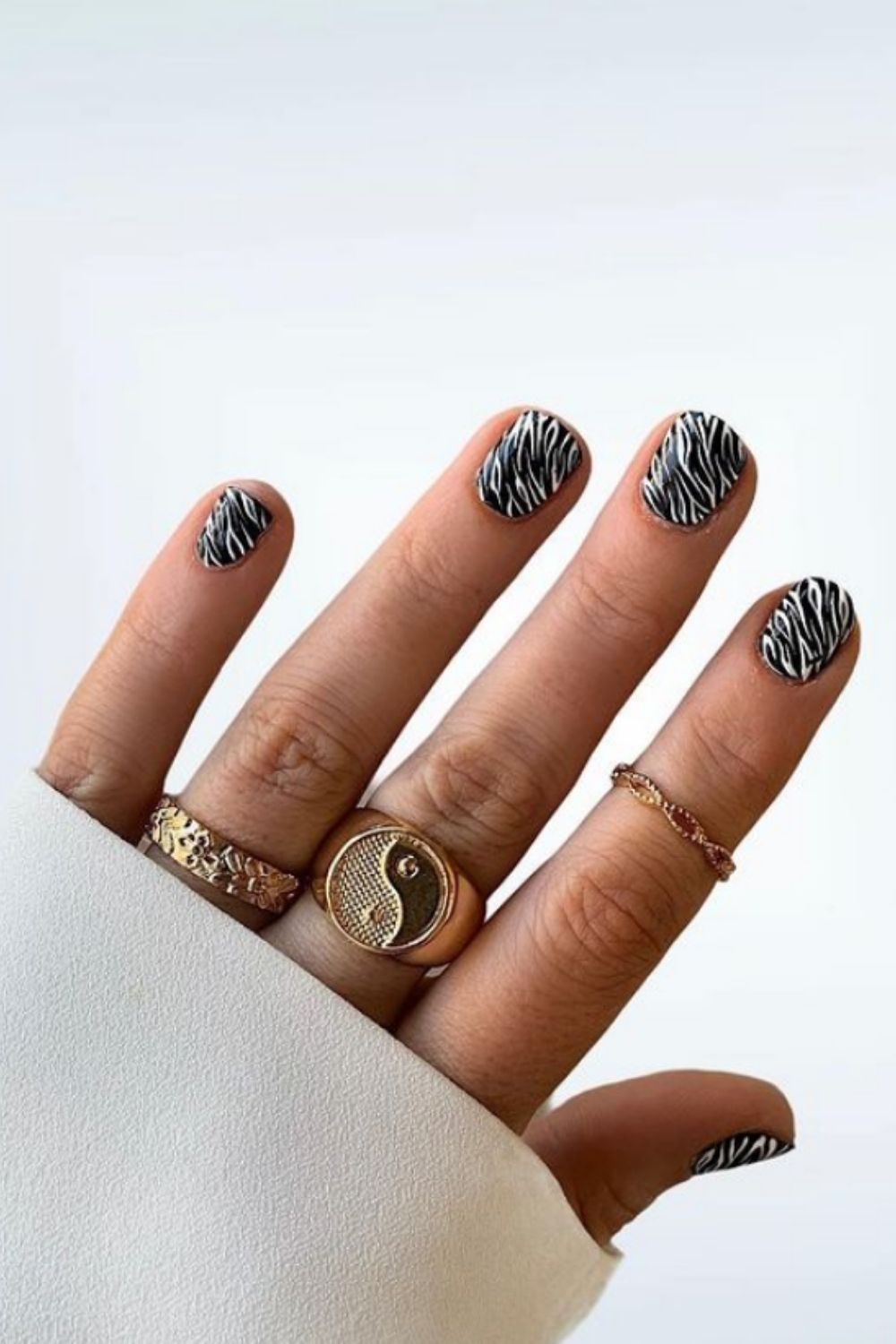 35 Awesome black nails to try in your next nail designs