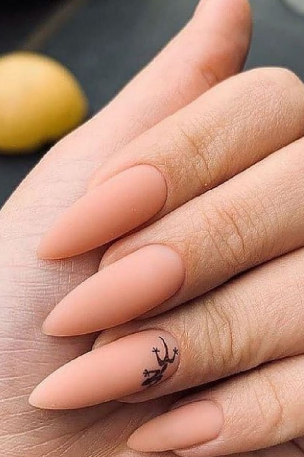 30+ Trendy matte almond nails to try in summer 2021