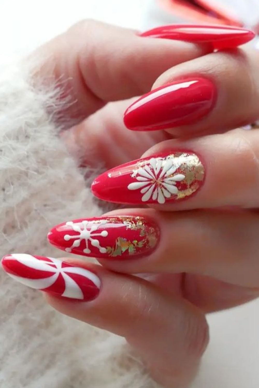 30 Simply Beautiful Christmas Nail Designs You’ll Love