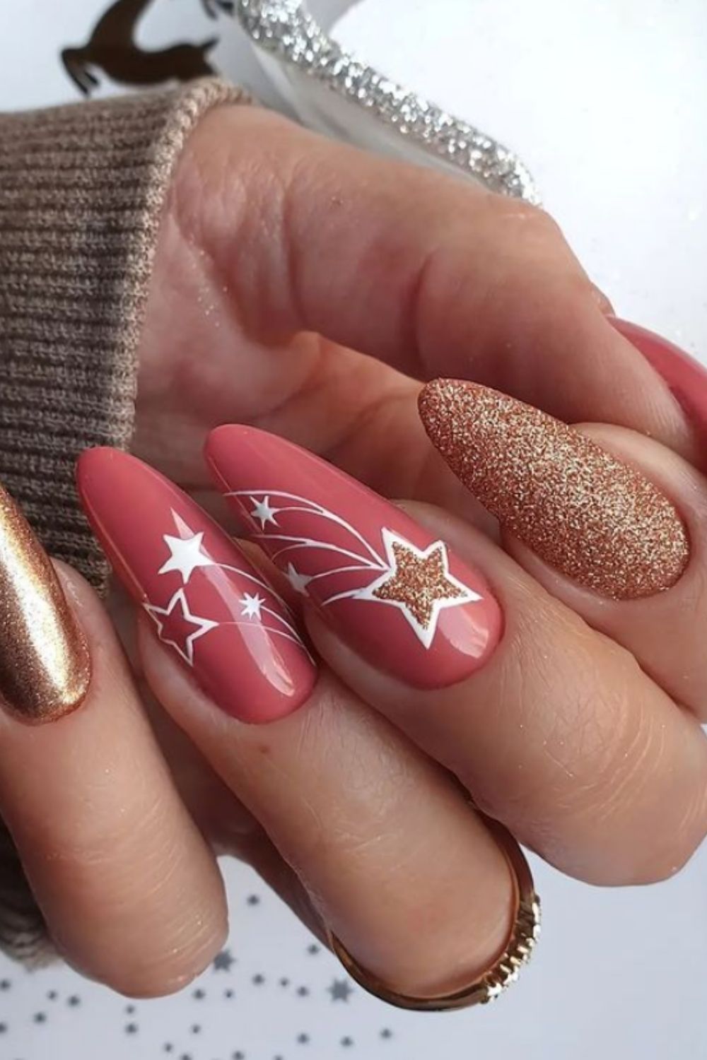 30 Simply Beautiful Christmas Nail Designs You’ll Love