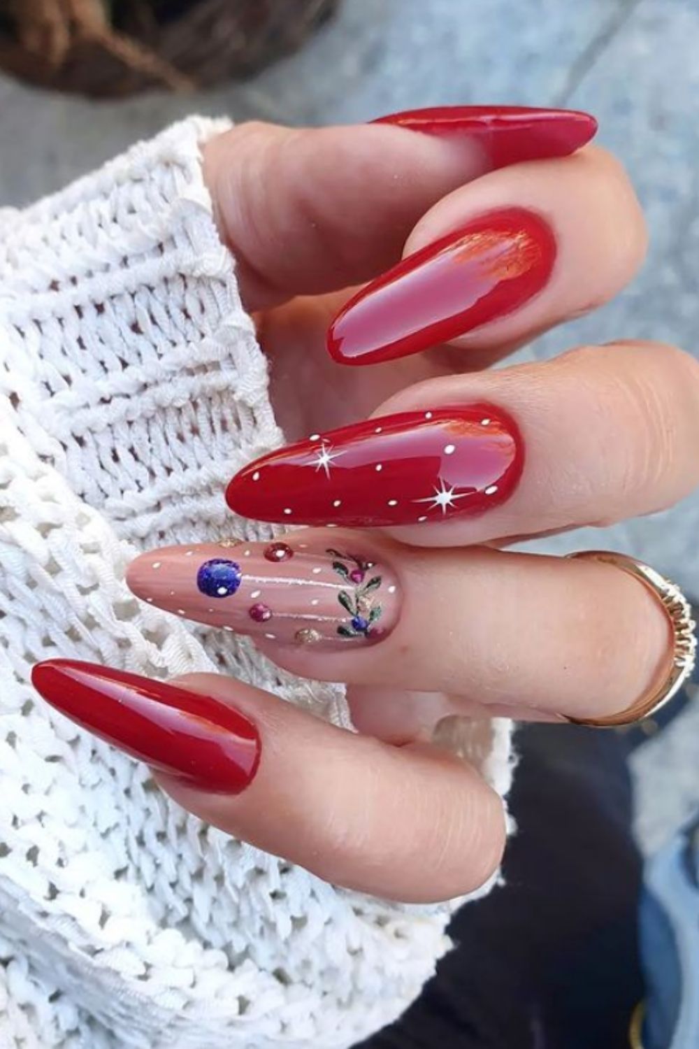 30 Simply Beautiful Christmas Nail Designs You’ll Love