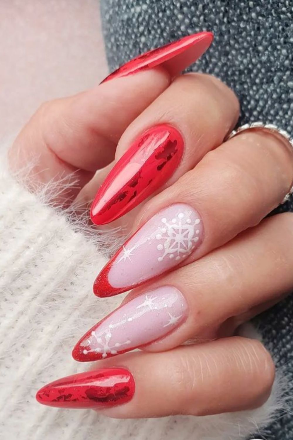 30 Simply Beautiful Christmas Nail Designs You’ll Love