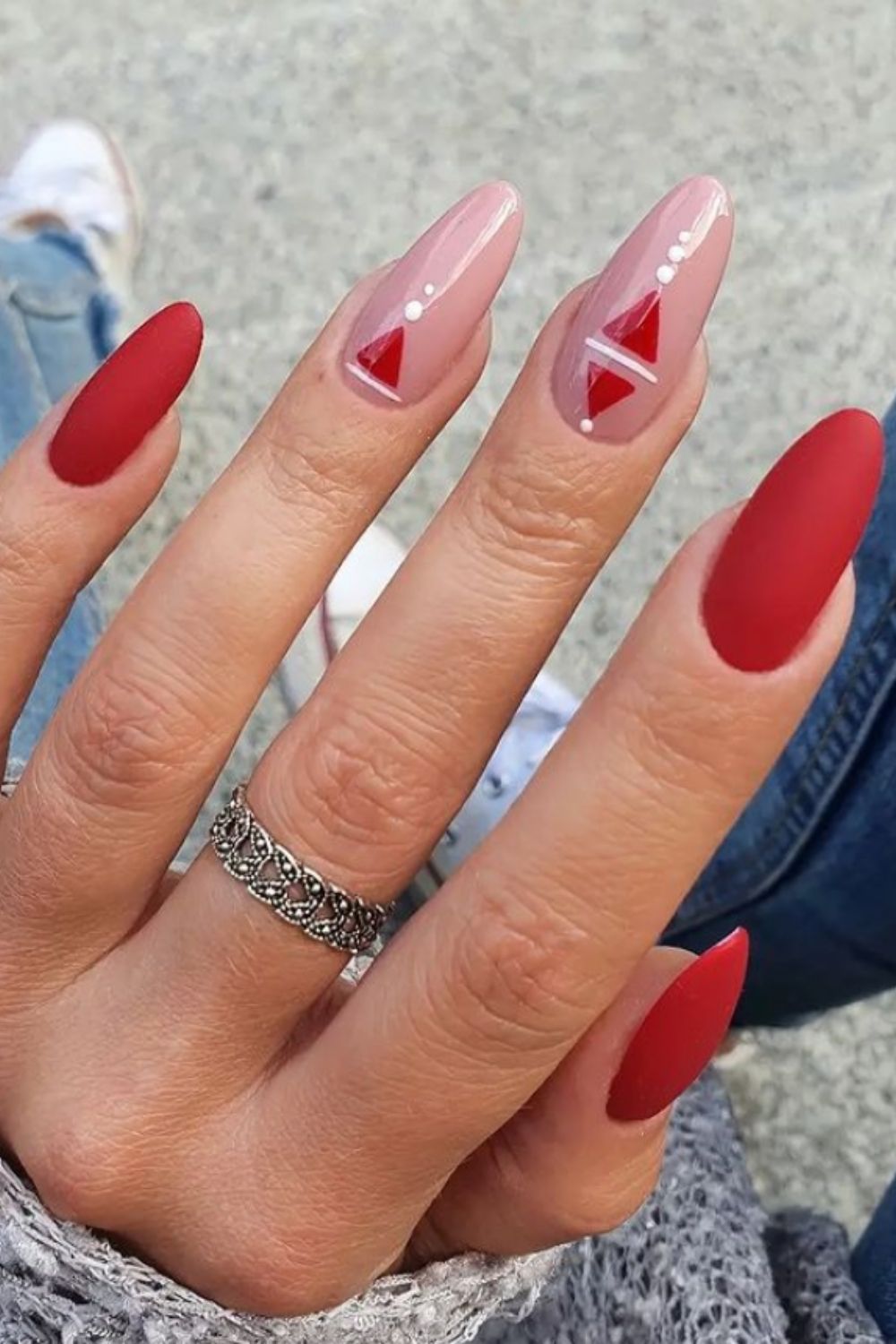 30 Simply Beautiful Christmas Nail Designs You’ll Love