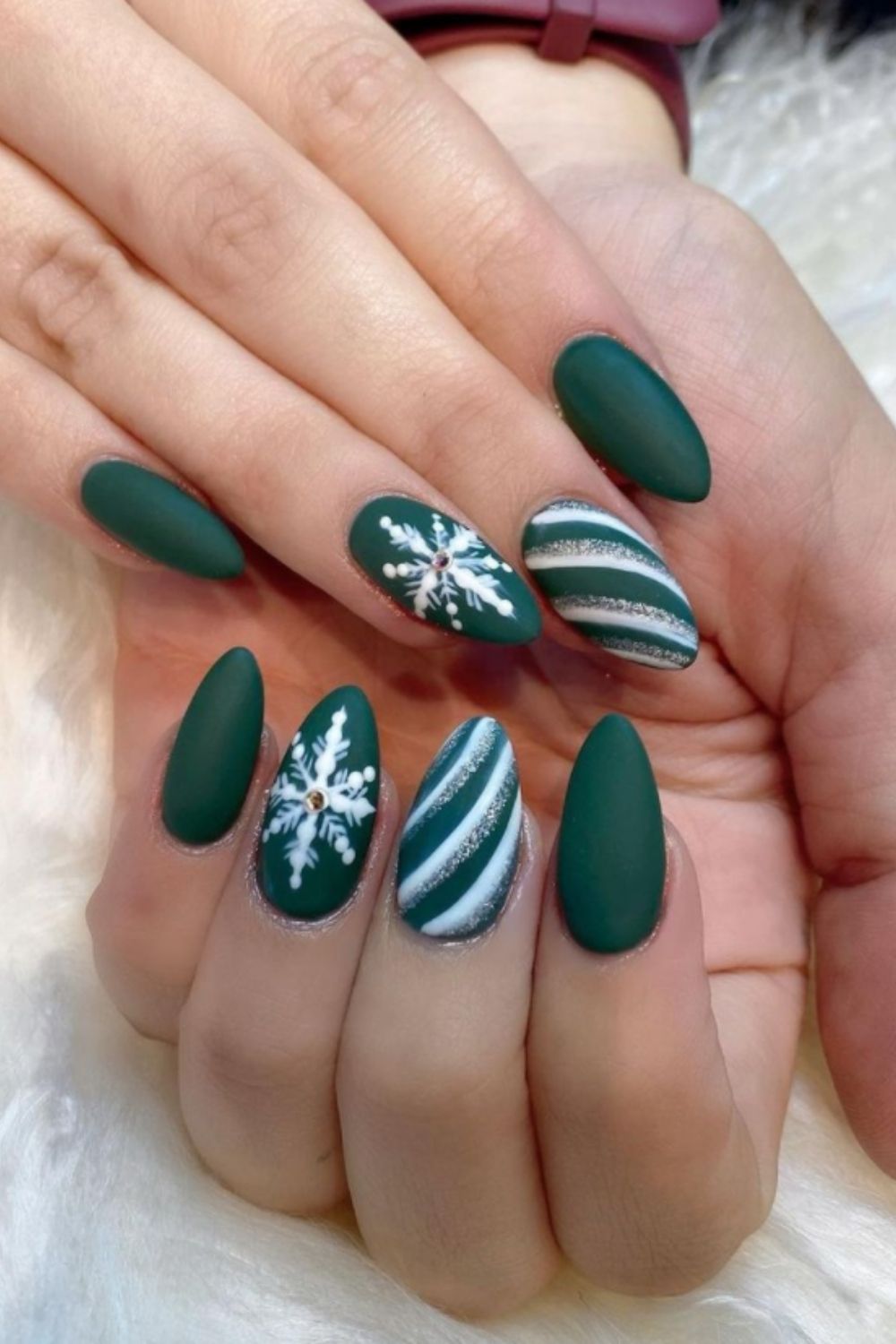 30 Trendy Christmas nails and Easy Christmas Nail Design Ideas  