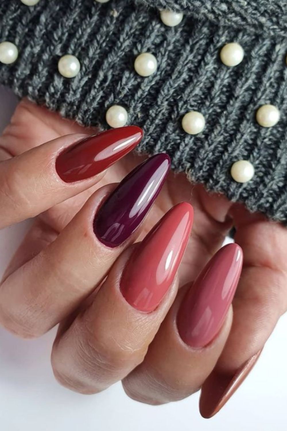 30 Simply Beautiful Christmas Nail Designs You’ll Love