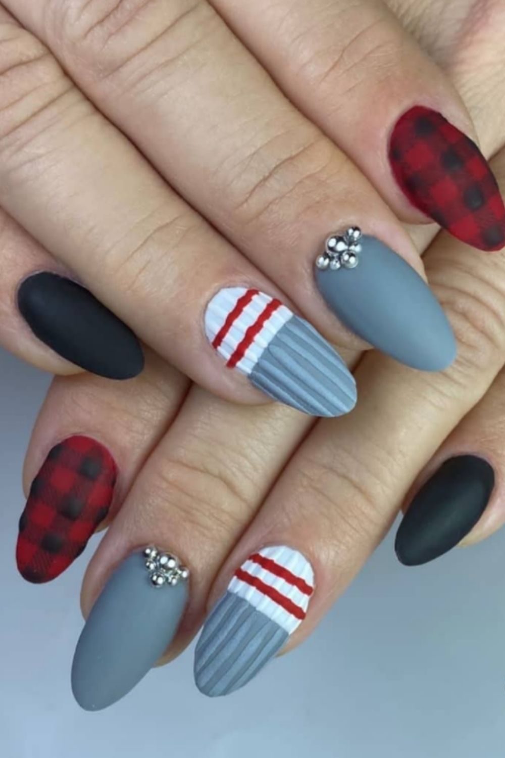 30 Trendy Christmas nails and Easy Christmas Nail Design Ideas  