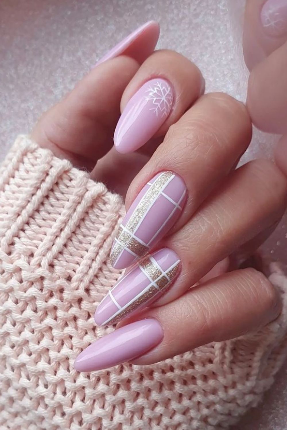 30 Simply Beautiful Christmas Nail Designs You’ll Love