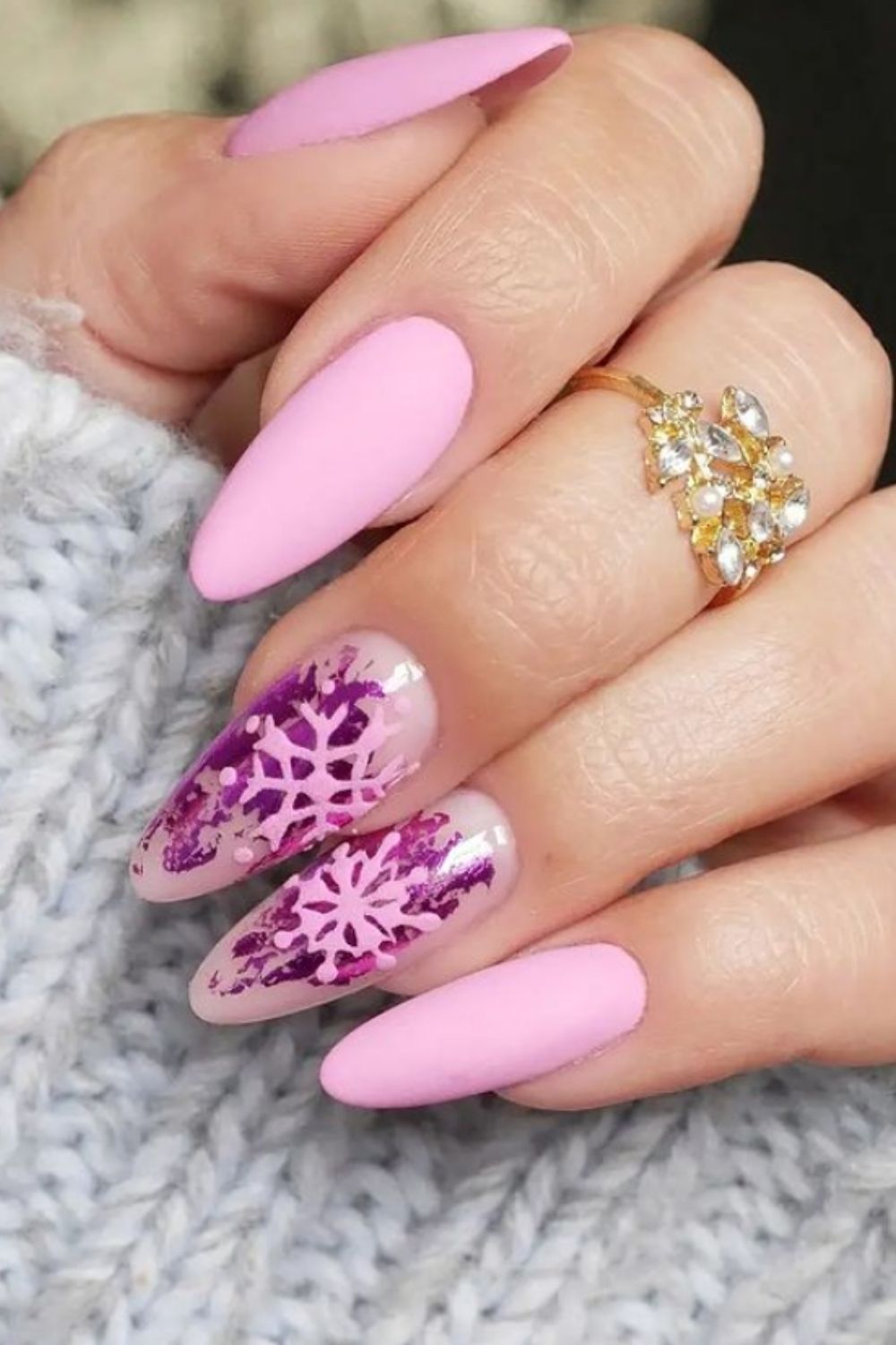 30 Simply Beautiful Christmas Nail Designs You’ll Love