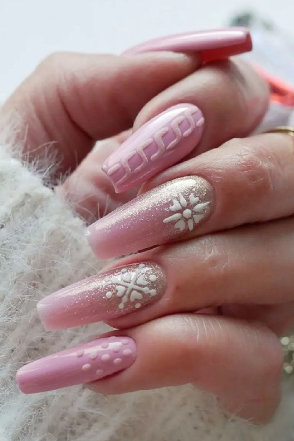 30 Simply Beautiful Christmas Nail Designs You’ll Love