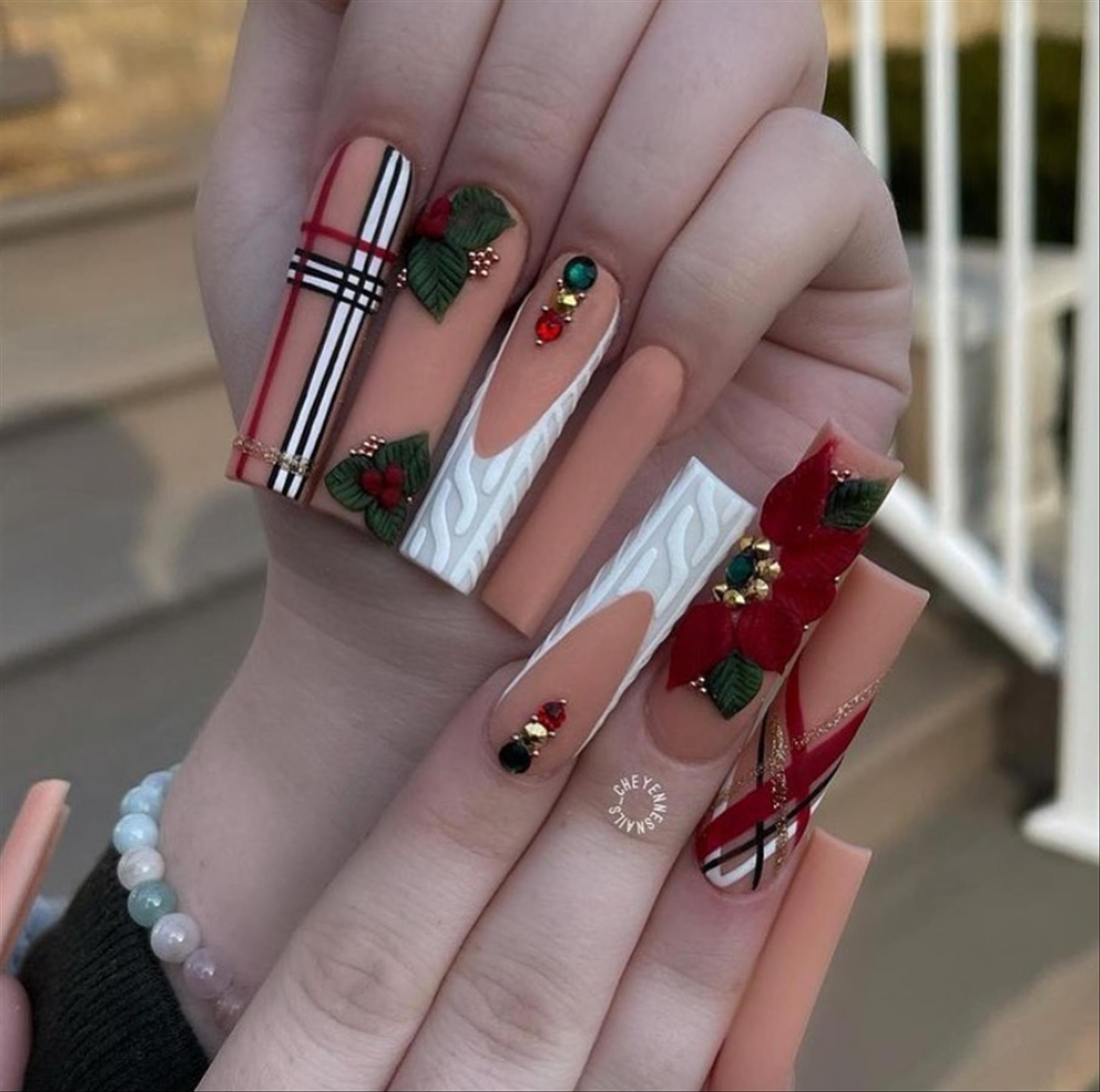 30 Christmas Nail colors with Holiday nail designs 2021