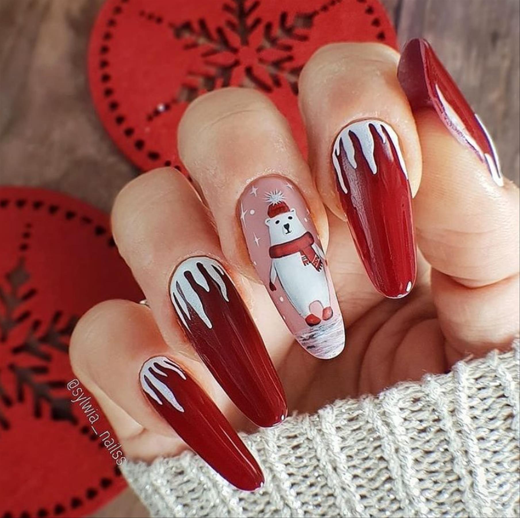 30 Christmas Nail colors with Holiday nail designs 2021