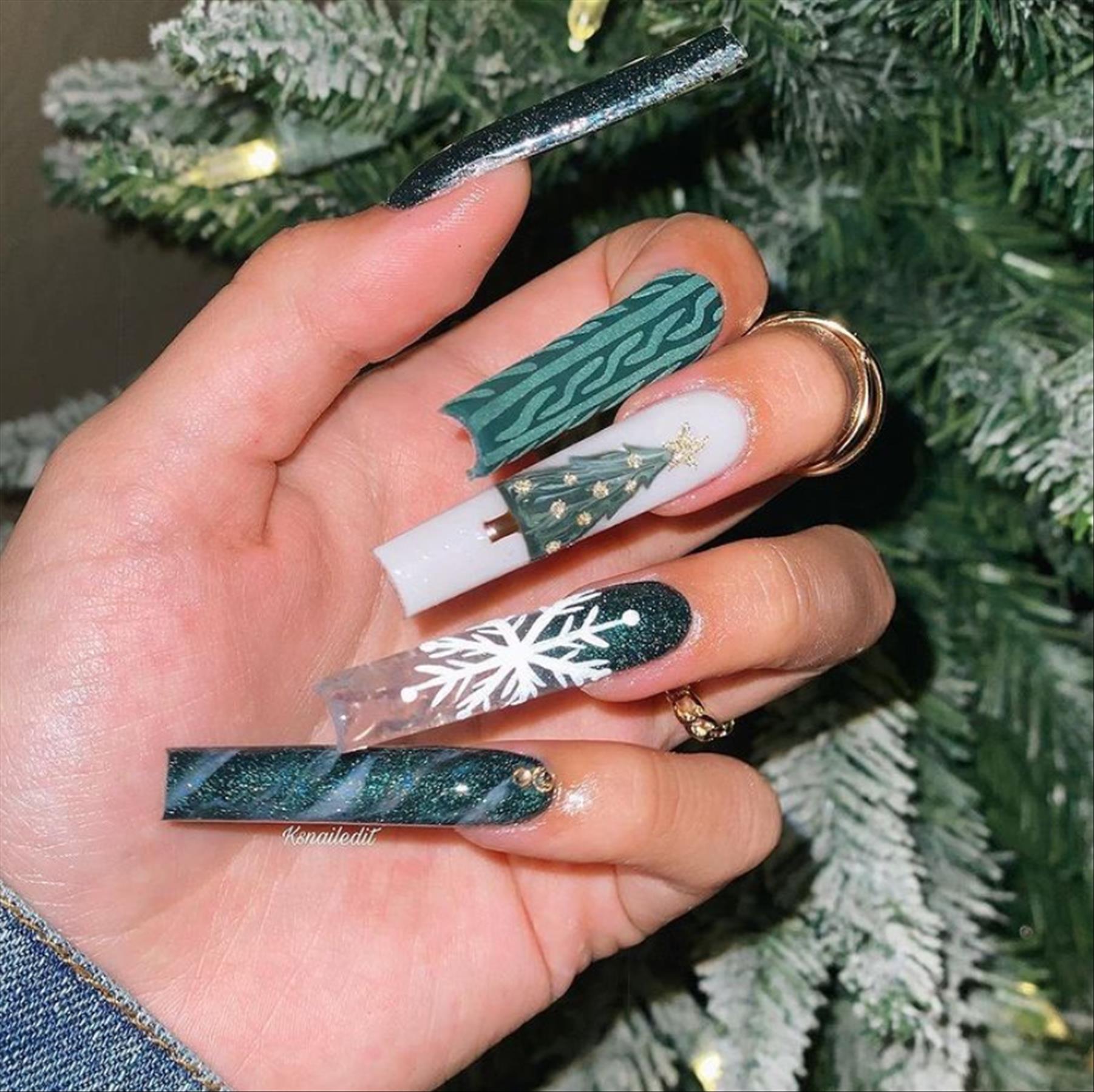 30 Christmas Nail colors with Holiday nail designs 2021