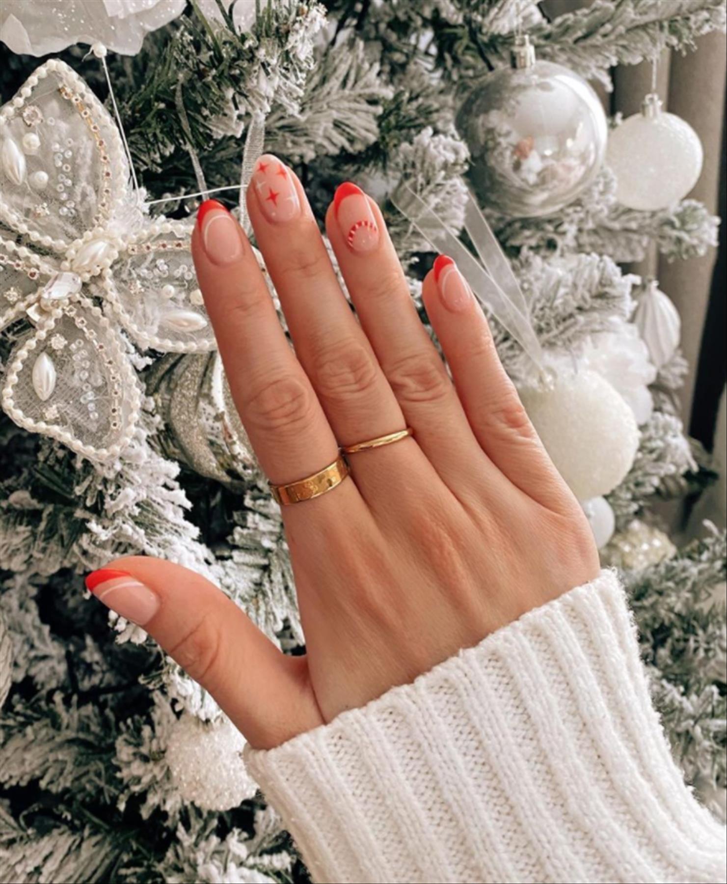 30 Cute DIY Christmas nail art designs with Trendy winter nails 2021