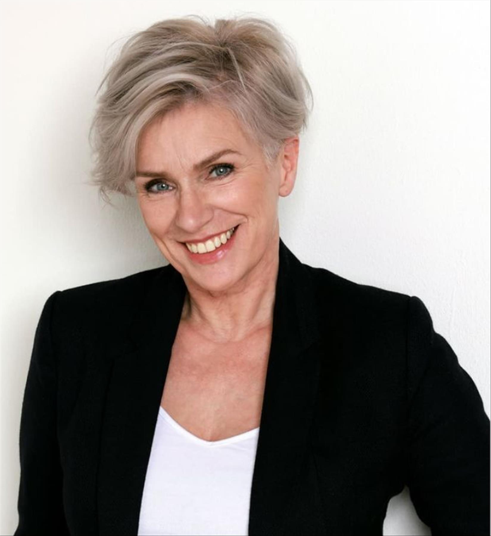 30 Short hair over 60 and pixie hairstyles 2021 