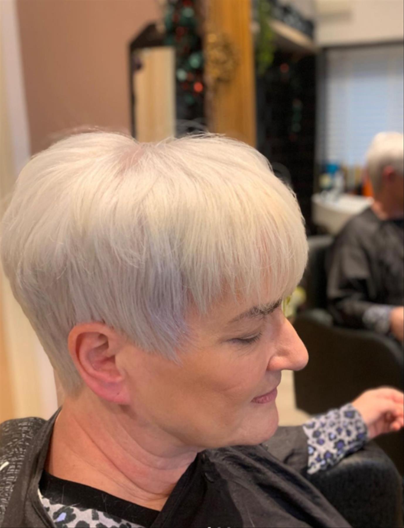 30 Short hair over 60 and pixie hairstyles 2021