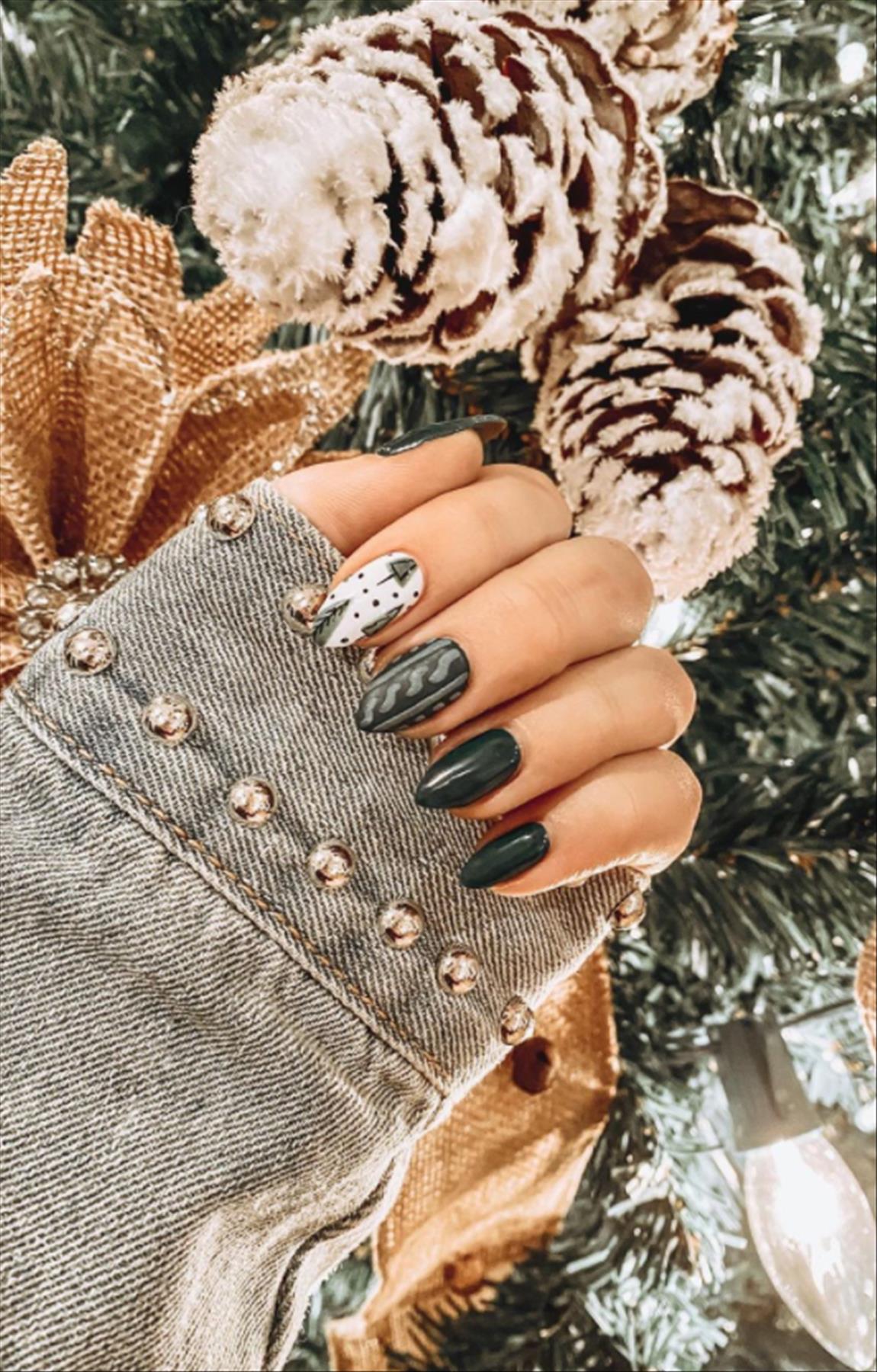 Trendy winter nails 2021 with Christmas nail designs