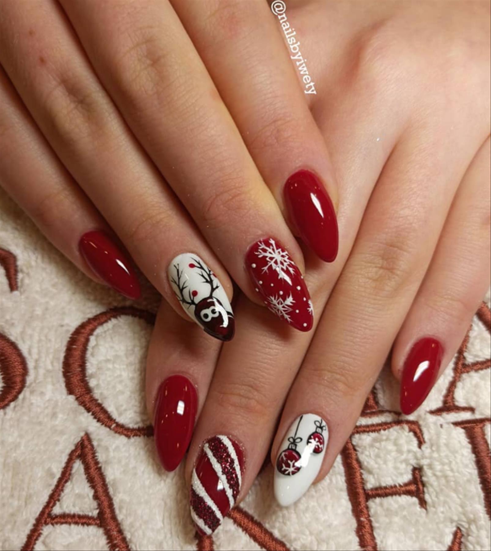 Trendy winter nails 2021 with Christmas nail designs