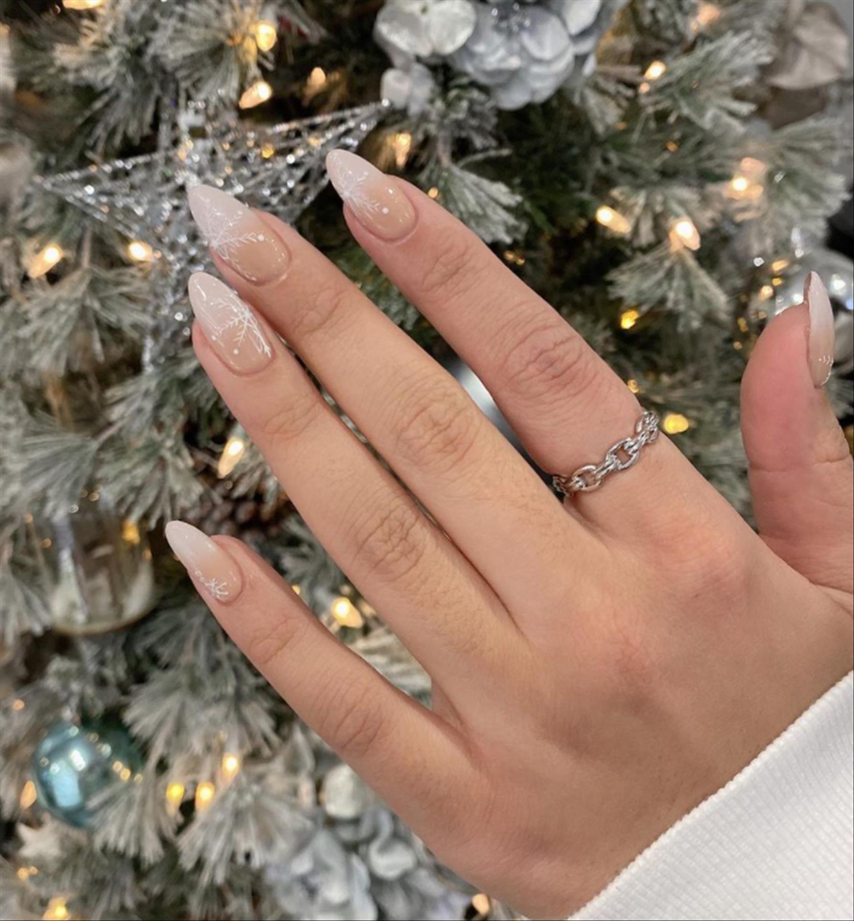 Trendy winter nails 2021 with Christmas nail designs