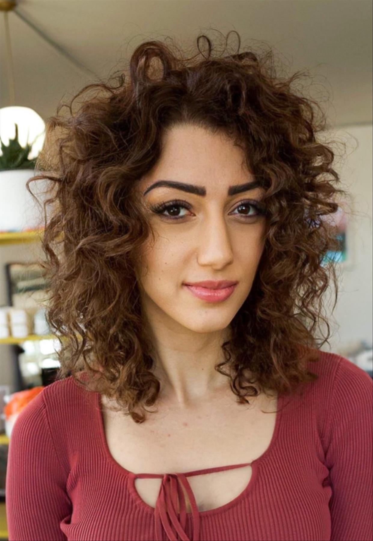 Trendy Hairstyles for Naturally Curly Hair 