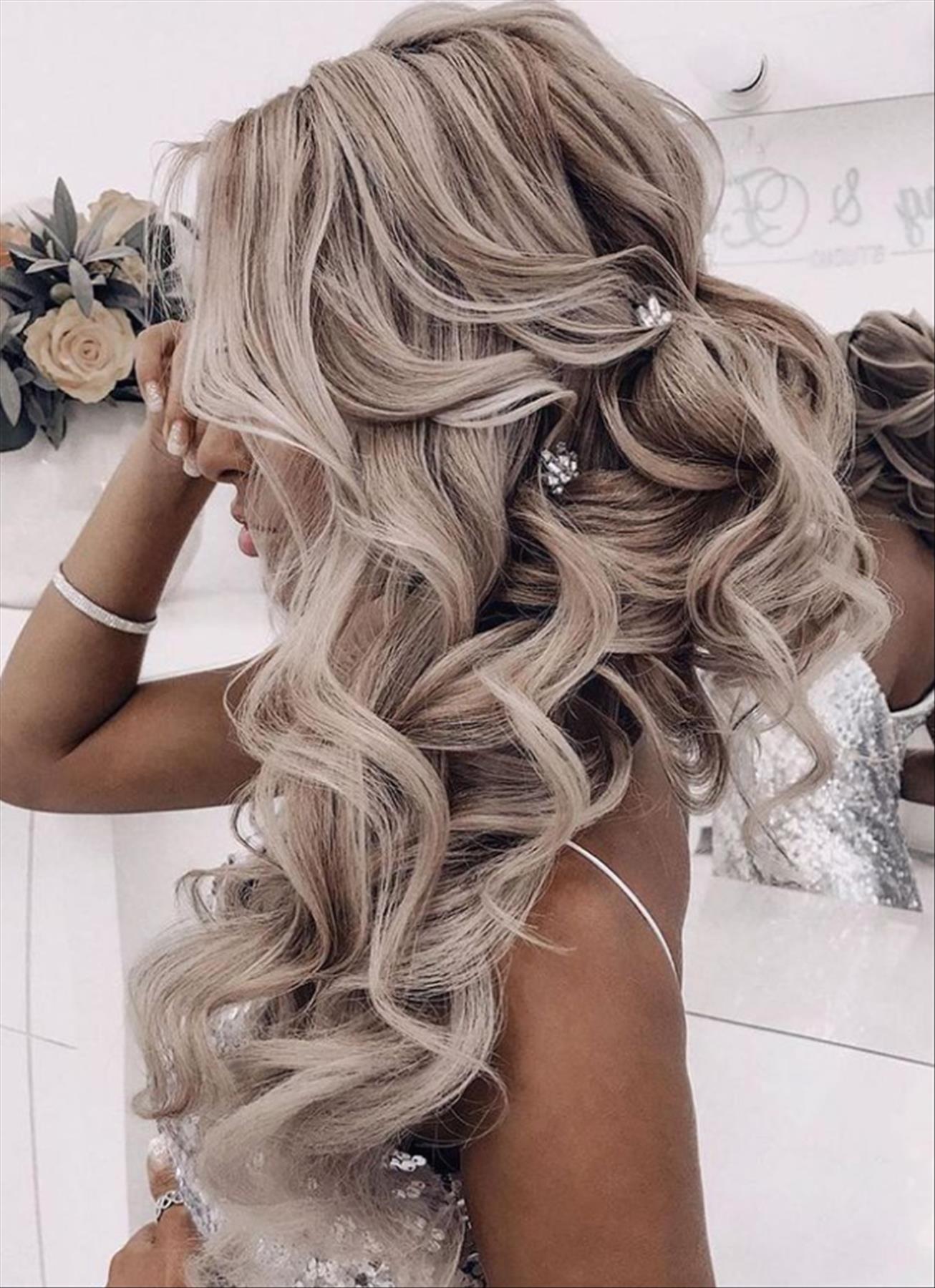 Stunning Prom Hairstyles to Elevate Your Look 2022