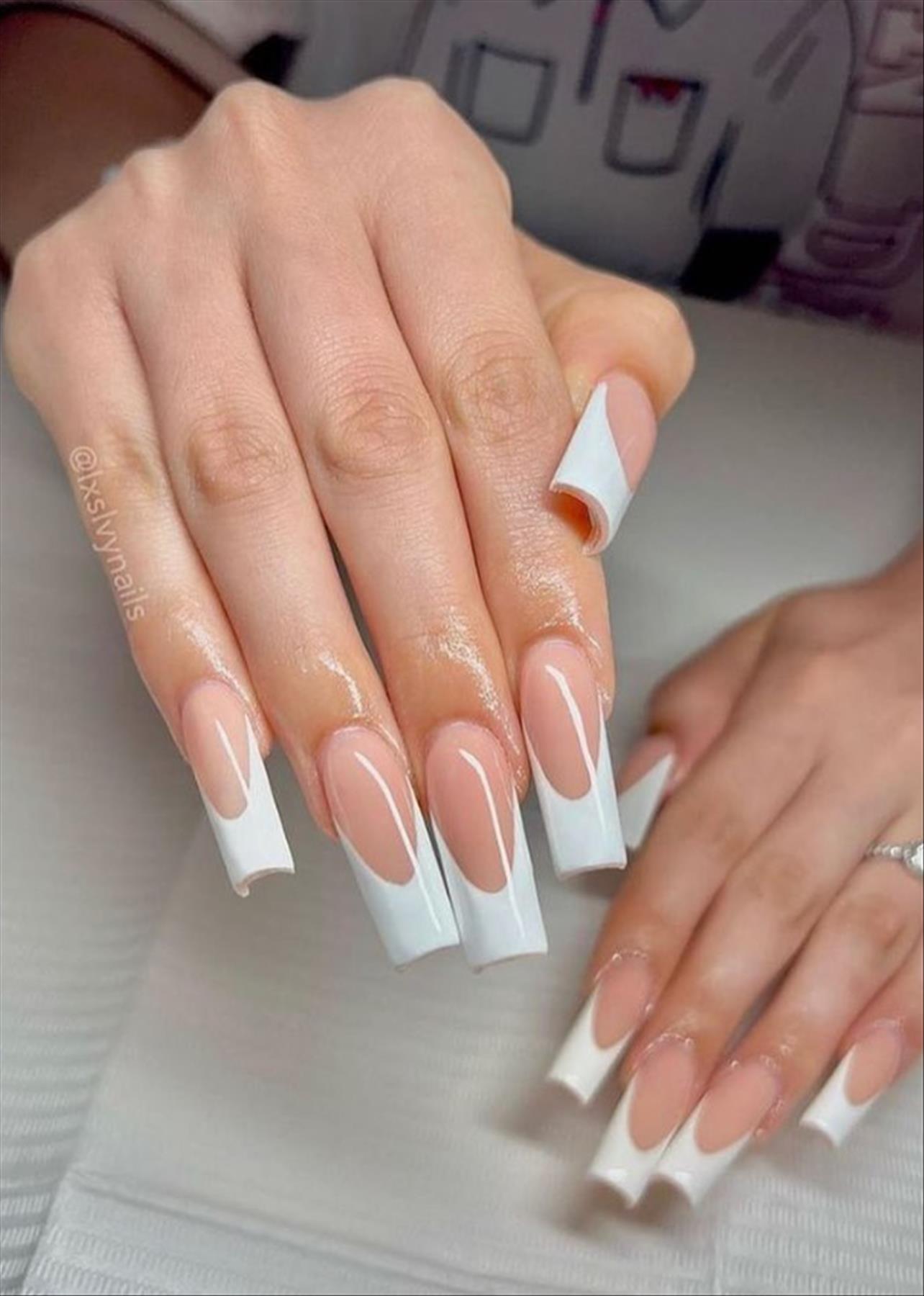 Best French tip coffin nails for summer manicure 2022